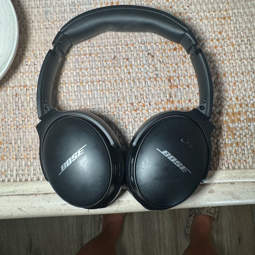 Bose QuietComfort wireless noise resistant headphones